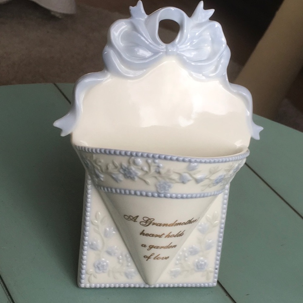 Avon Sentimental Porcelain Vase Grandmother
